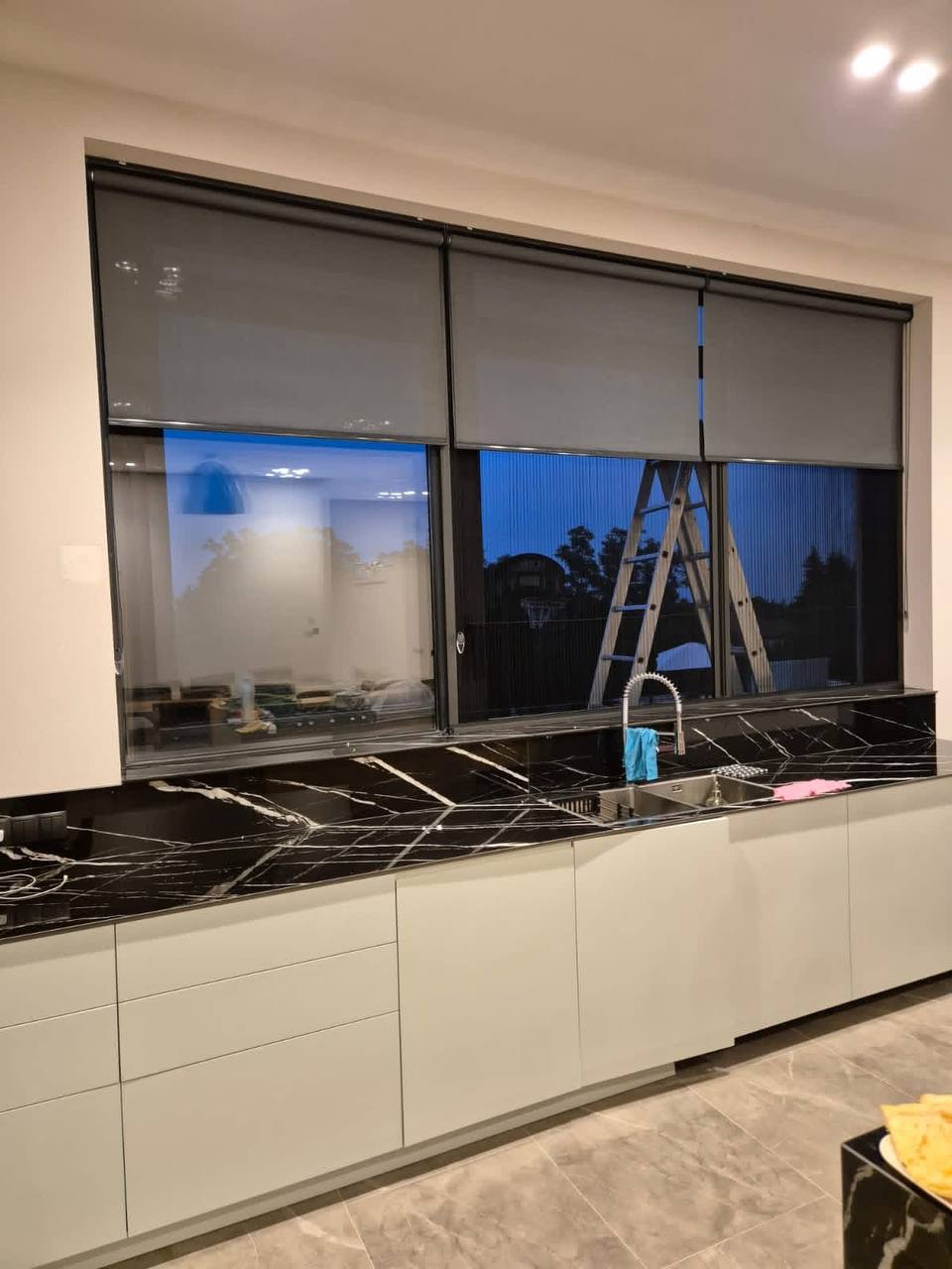 Roller blinds in a modern interior — view 7