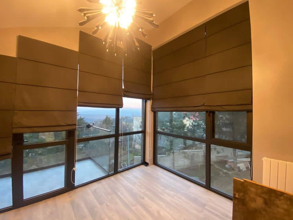 Roman blinds in a modern interior — view 2
