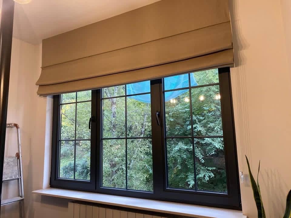 Roman blinds in a modern interior — view 3