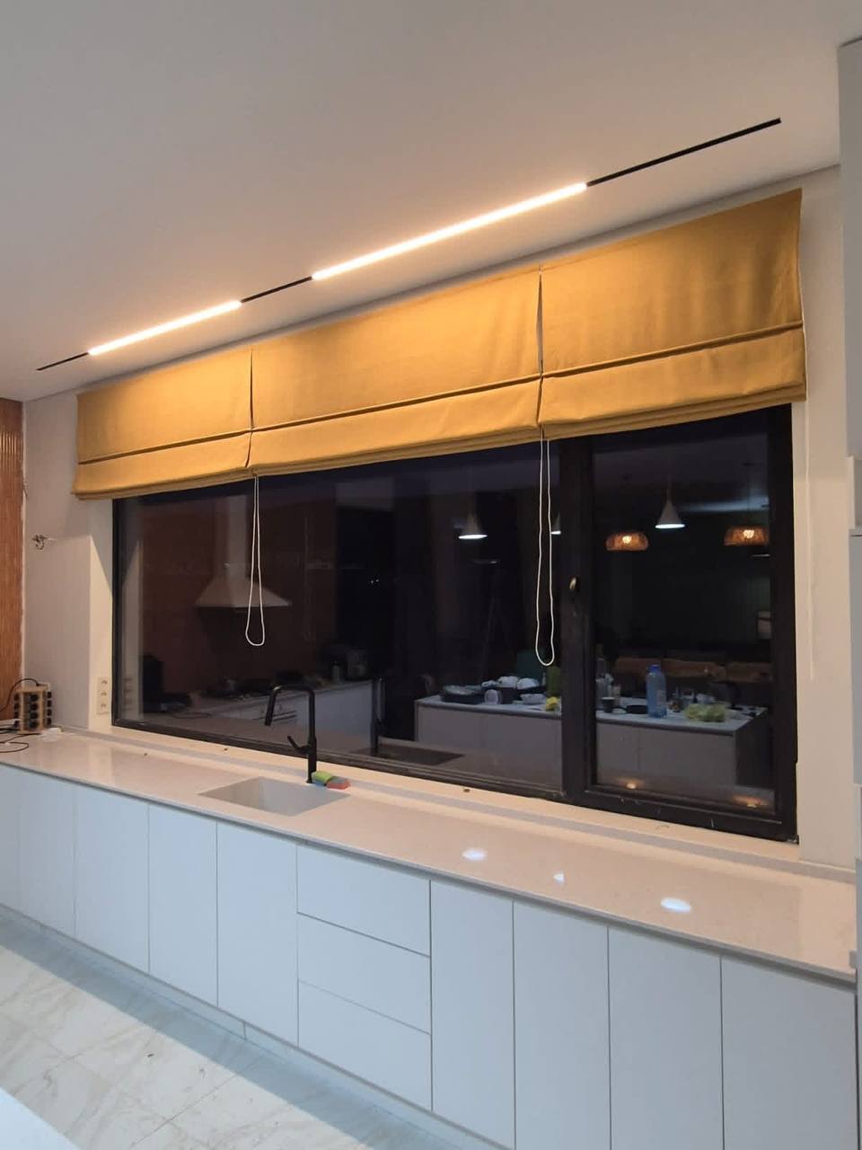 Roman blinds in a modern interior — view 7