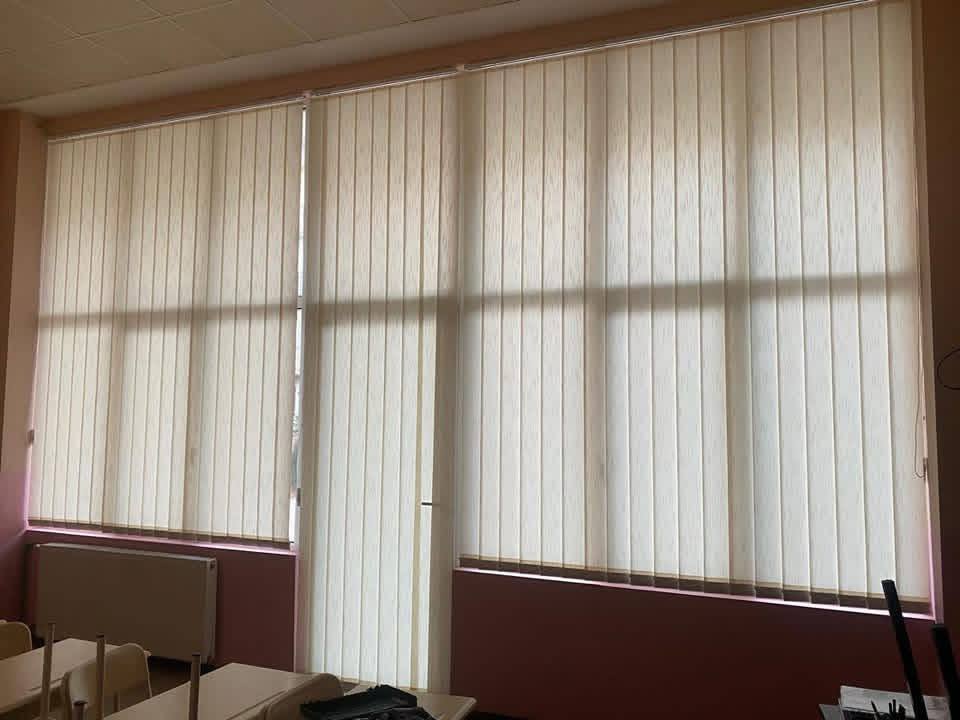 Vertical blinds in a modern interior — view 5