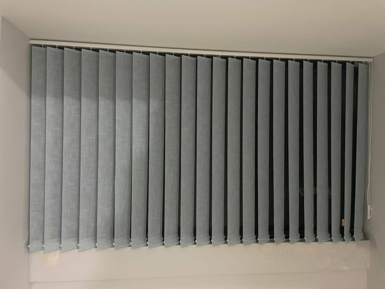 Vertical blinds in a modern interior — view 7